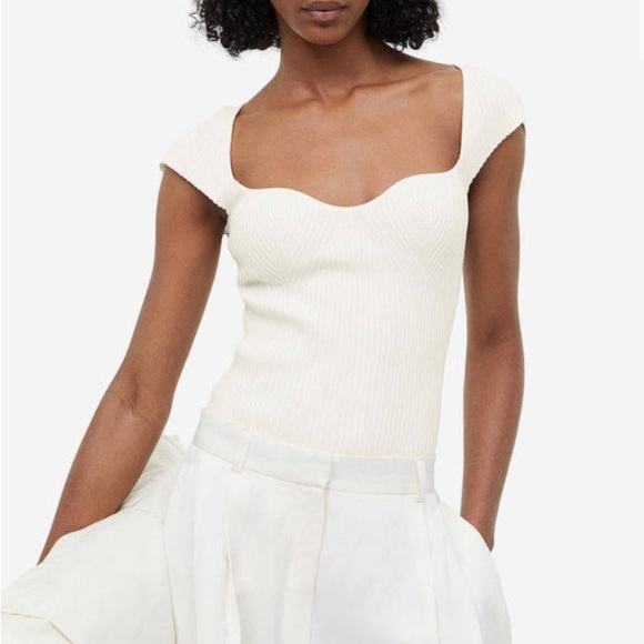 CREAM RIBBED SWEETHEART SHORTSLEEVE 🤍 - Picture 3 of 7